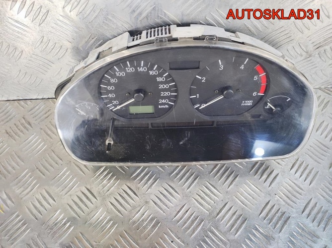 Панель приборов Mitsubishi Carisma MR480266