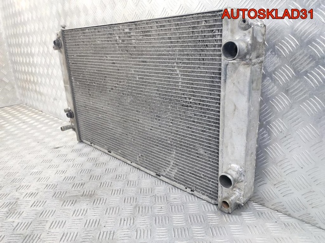 Радиатор основной Audi A8 D2 3,3 AKF 4D0121251AN