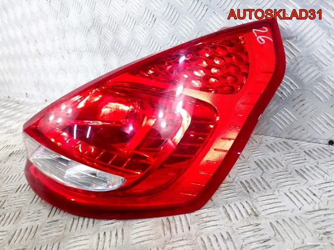 Фонарь задний правый Ford Fiesta 8A6113404AE