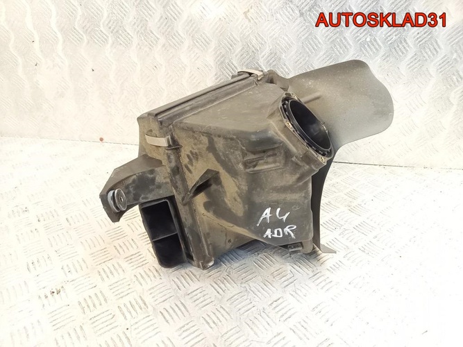 Корпус воздушного фильтра Audi A4 B5 058133837E