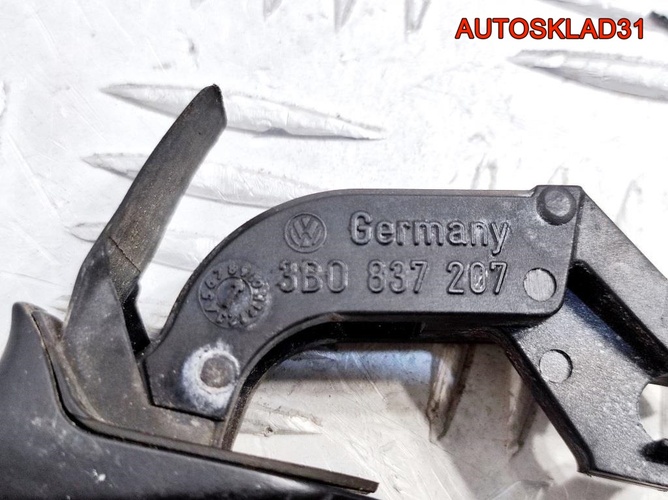 Ручка двери наружная Volkswagen Golf 5 3B0837207