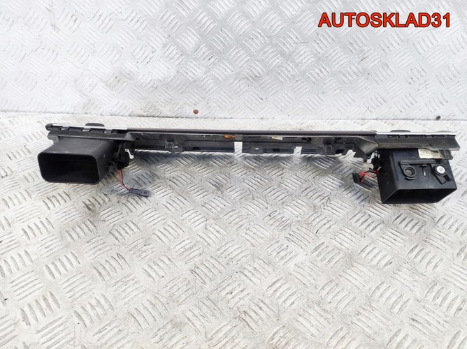 Накладка декоративная торпедо Audi A8 4E1857186H