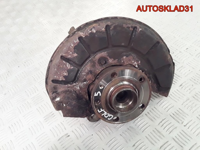 Кулак поворотный передний правый VW Golf 5 1K0407256AA