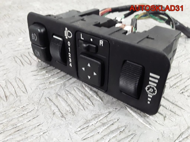 Блок кнопок для Митсубиси Каризма да MR740608
