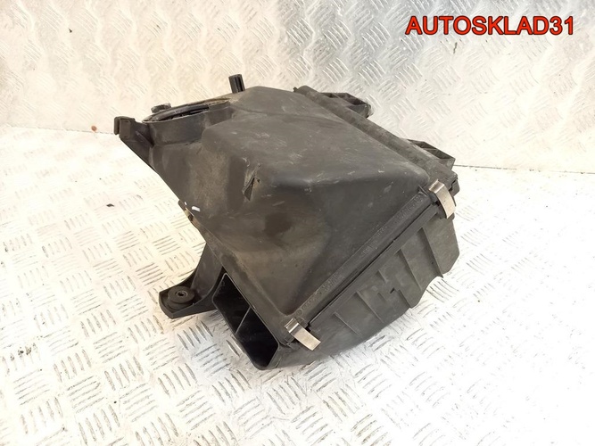 Корпус воздушного фильтра Audi A6 C5 4B0133837F