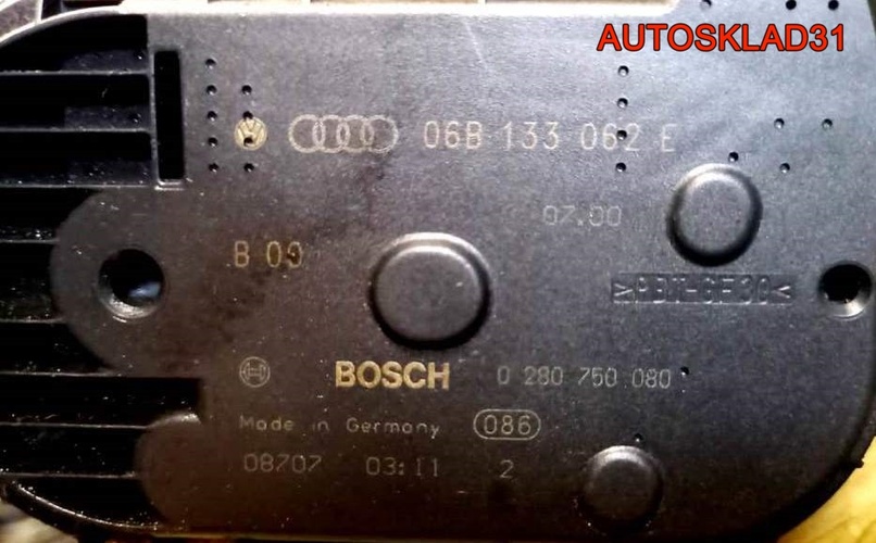 Заслонка дроссельная  Audi A6 C5 ARH 06B133062E