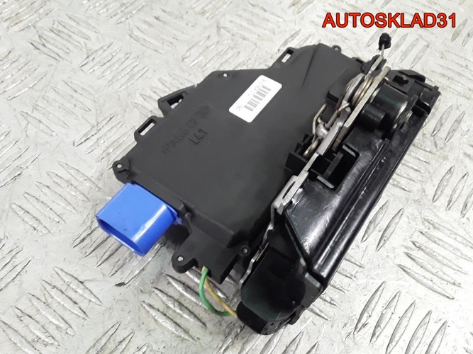 Замок двери задней левой VW Touareg 7L0839015