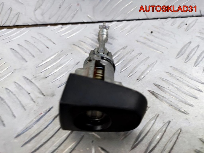 Вставка замка двери передней правой Toyota Yaris