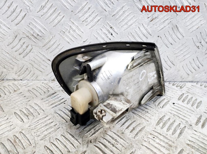 Указатель поворота левый белый Audi A3 8L0953049