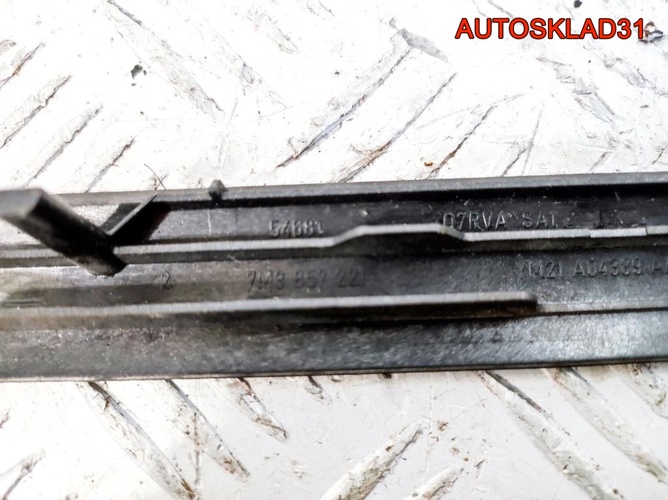Накладка декоративная левая VW Sharan 7M3857221