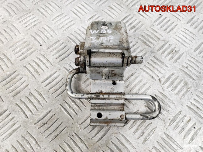 Петля двери задняя правая нижняя VW Passat B5