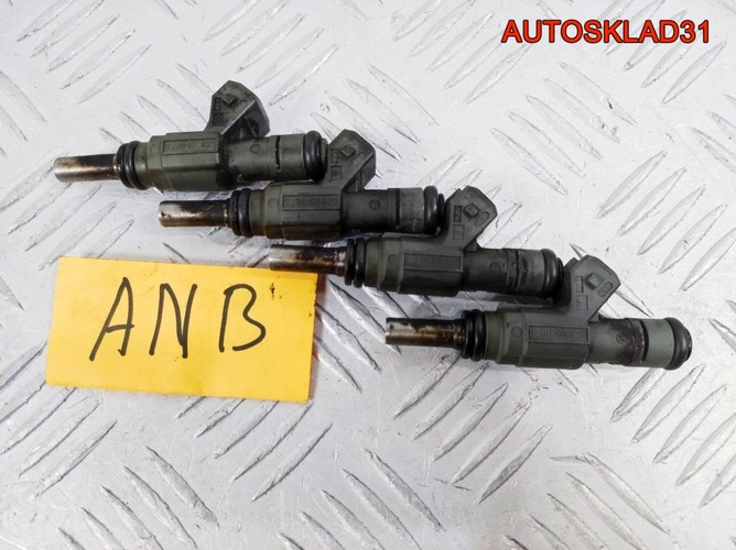 Форсунка топливная Audi A6 C5 1,8 ANB 06B133551B