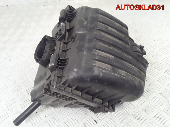 Корпус воздушного фильтра VW Sharan 7M3129607BC