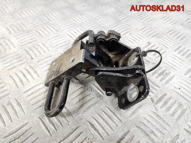 Петля двери задняя левая нижняя VW Passat B5
