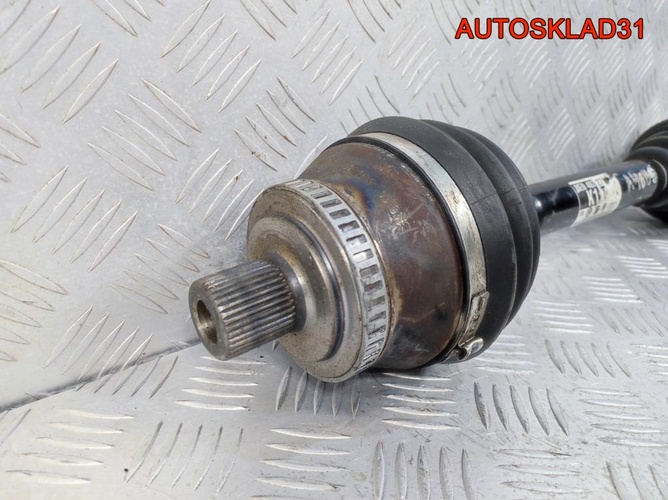 Полуось передняя левая Audi A4 B6 8E0407271T АКПП