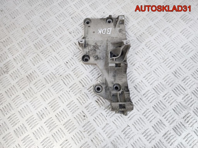 Кронштейн генератора VW Golf 5 2.0 BDK 03G903143A