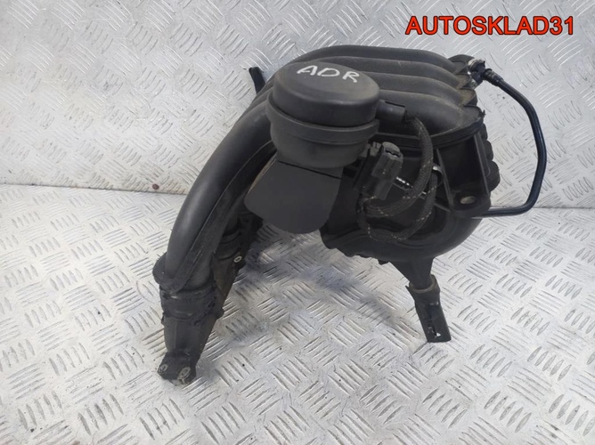 Коллектор впускной VW Passat B5 1,8 ADR 06B133210M