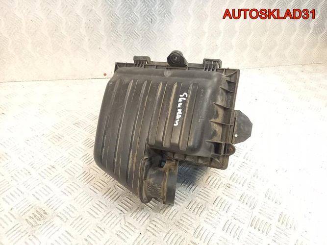 Корпус воздушного фильтра VW Sharan 7M3129607AB