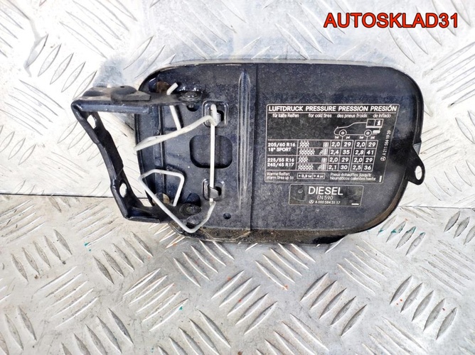 Лючок бензобака Mercedes Benz W211 2115841939