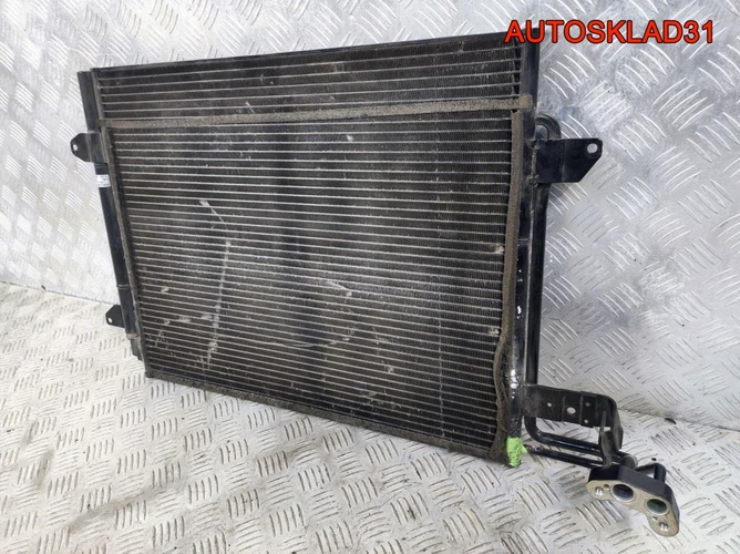 Радиатор кондиционера Volkswagen Touran 1T0820411B