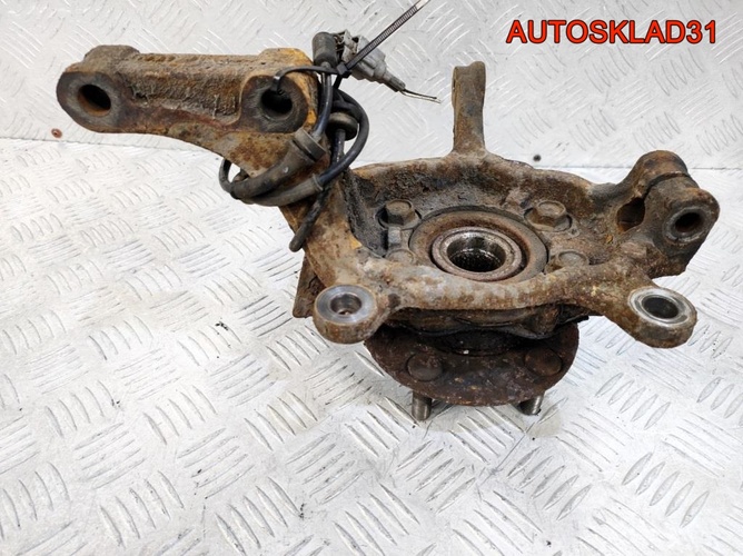 Кулак поворотный передний правый Nissan Qashqai 1