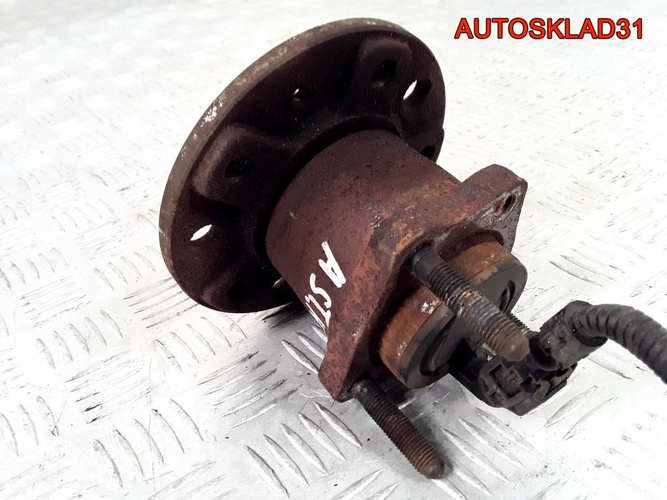Ступица задняя Opel Astra H 93178625