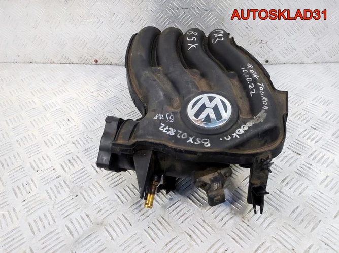 Коллектор впускной VW Touran 2,0 BSX 06A133203BN