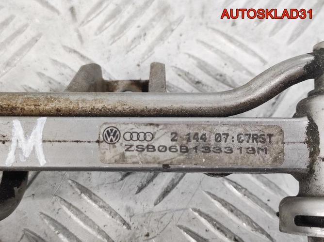 Рейка топливная VW Passat B5 2.0 AZM 06B133313M