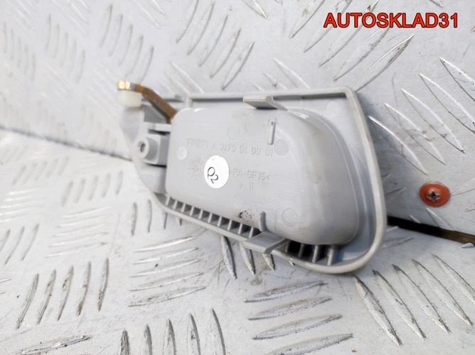 Ручка двери перед внутренняя левая Mercedes W203