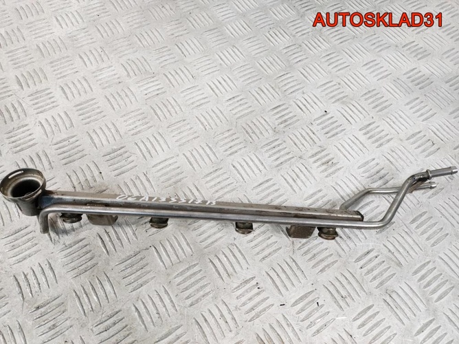 Рейка топливная VW Golf 4 1,8 AGN 06A133317B