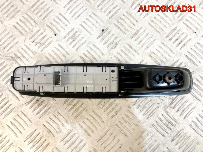 Блок управления стеклоподъемниками Renault Megane 