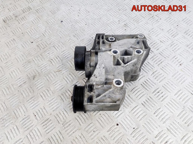 Кронштейн кондиционера Opel Astra J 55582510