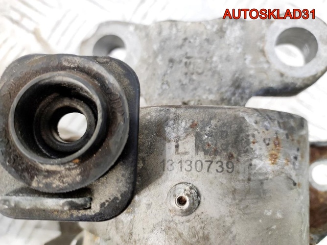 Опора двигателя правая Opel Corsa D 13130739