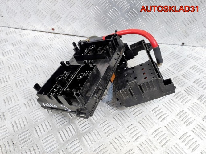 Блок предохранителей Opel Astra J 13343982