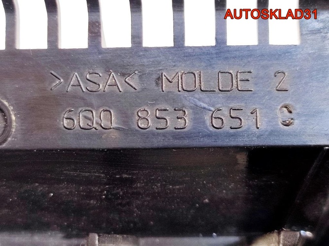 Решетка радиатора Volkswаgen Polo 6Q0853651C