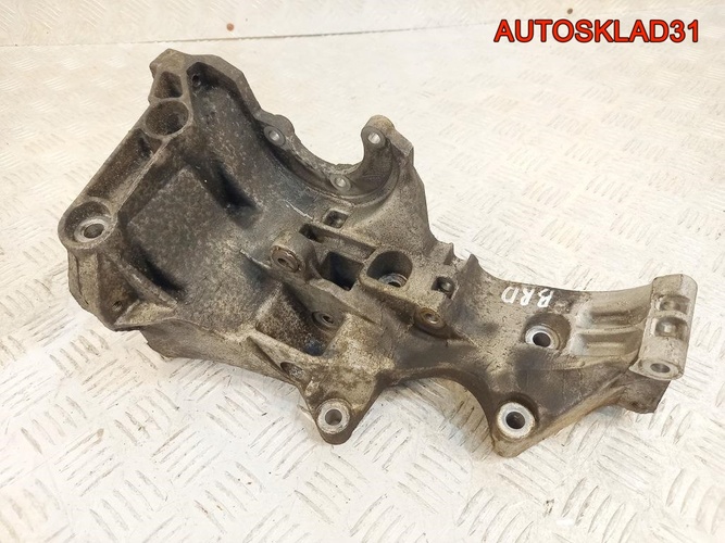 Кронштейн генератора Audi A4 B7 2,0 BRD 03G903143D