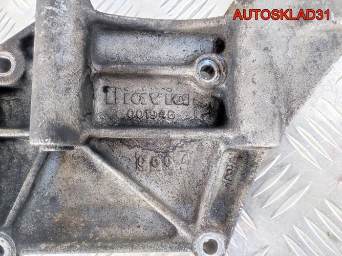 Кронштейн двигателя VW Passat B5 1,9 AFN Дизель