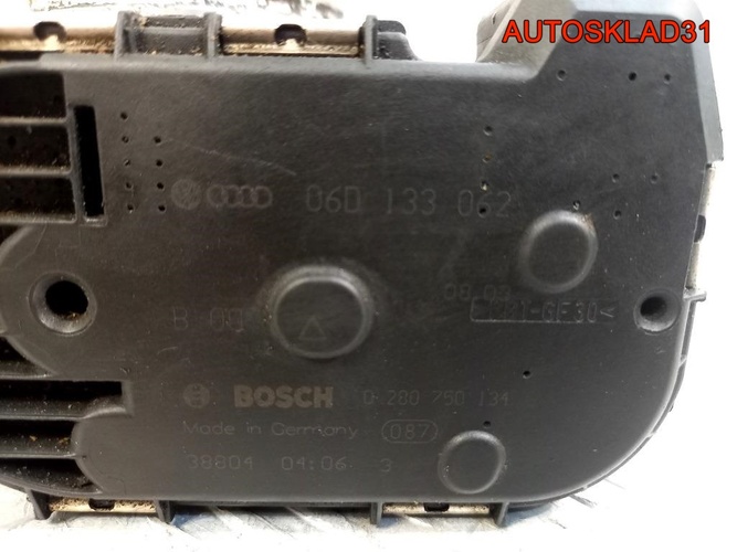 Заслонка дроссельная Audi A4 B6 2.0 AWA 06D133062