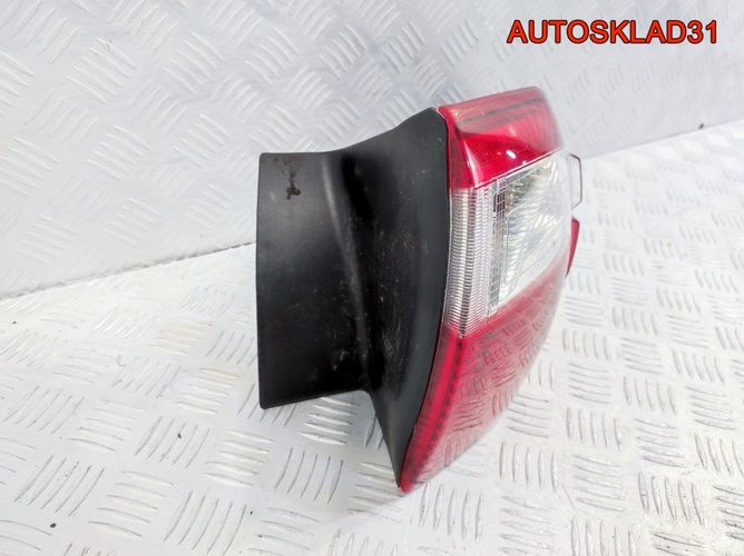 Фонарь задний правый Ford C-Max AM5113404BF