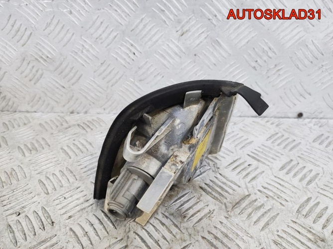 Указатель поворота левый Audi 80 B4 8A0953049A
