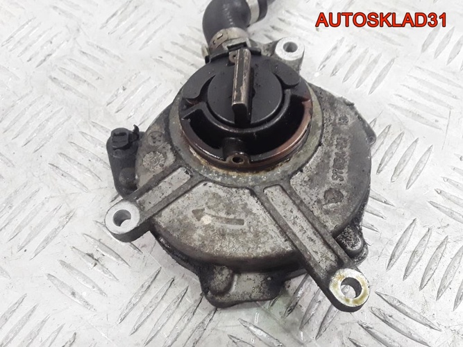 Насос вакуумный для Audi A4 B7 2,0 BUL 06D145100E