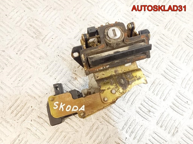 Замок багажника Skoda Octavia A4 1U9827565E