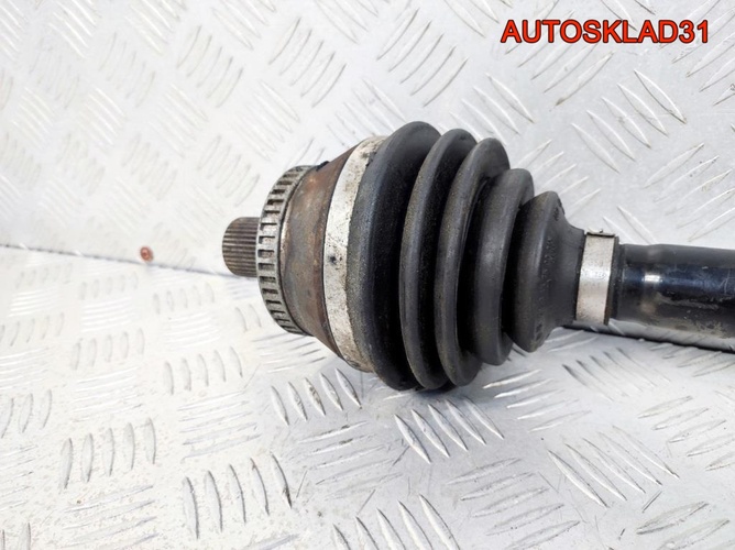 Полуось передняя левая Audi A4 B6 8E0407271T АКПП