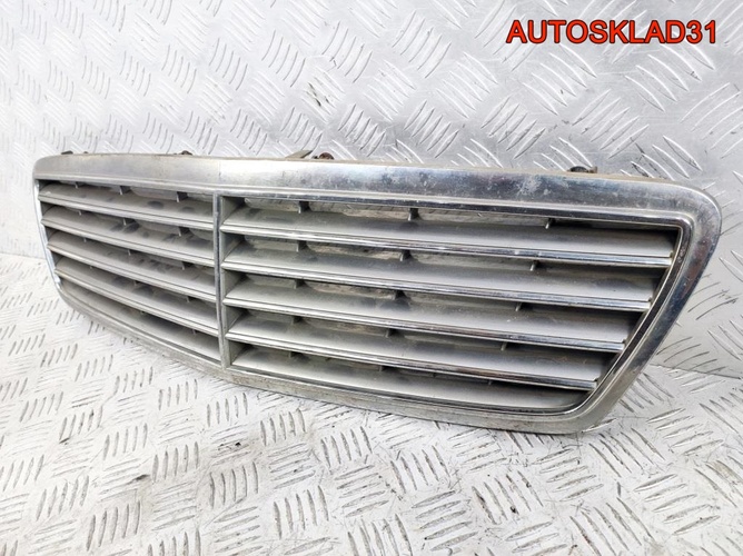 Решетка радиатора Mercedes Benz W203 A2038800183