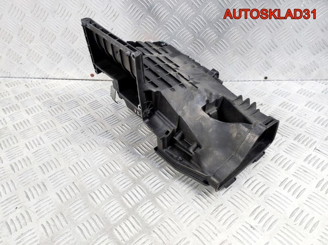 Корпус воздушного фильтра Mercedes W203 2710900901
