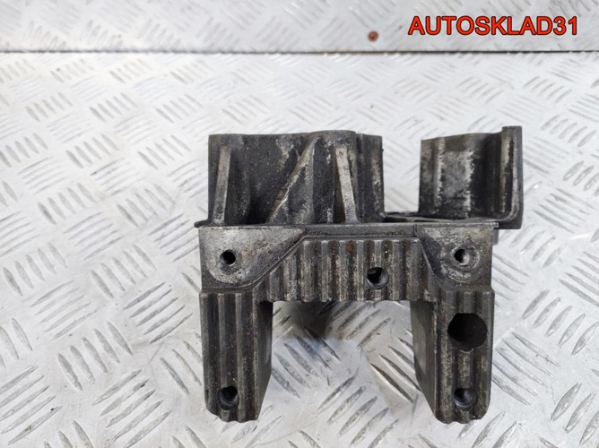 Кронштейн двигателя Renault Master 2 7700312867