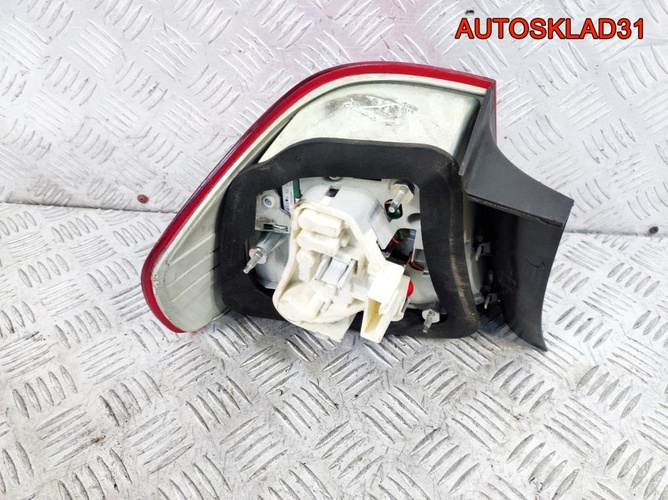 Фонарь задний наружный правый BMW E90 63214871732