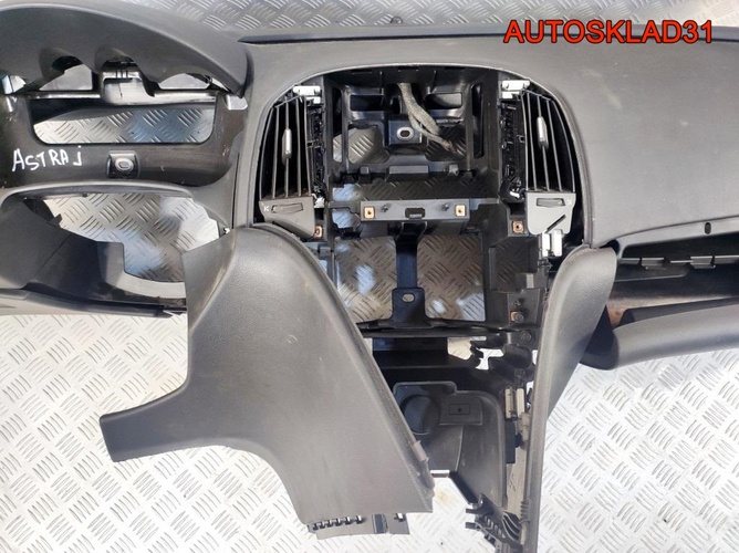 Торпедо Opel Astra J 13301067