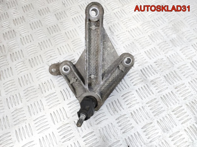 Кронштейн КПП Renault Megane 2 8200043084