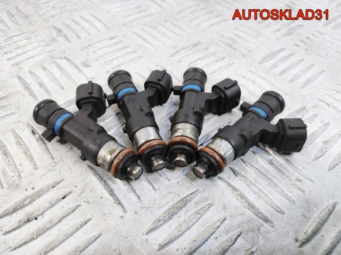 Форсунка топливная VW Golf 5 1,6 BSE 06A906031CE